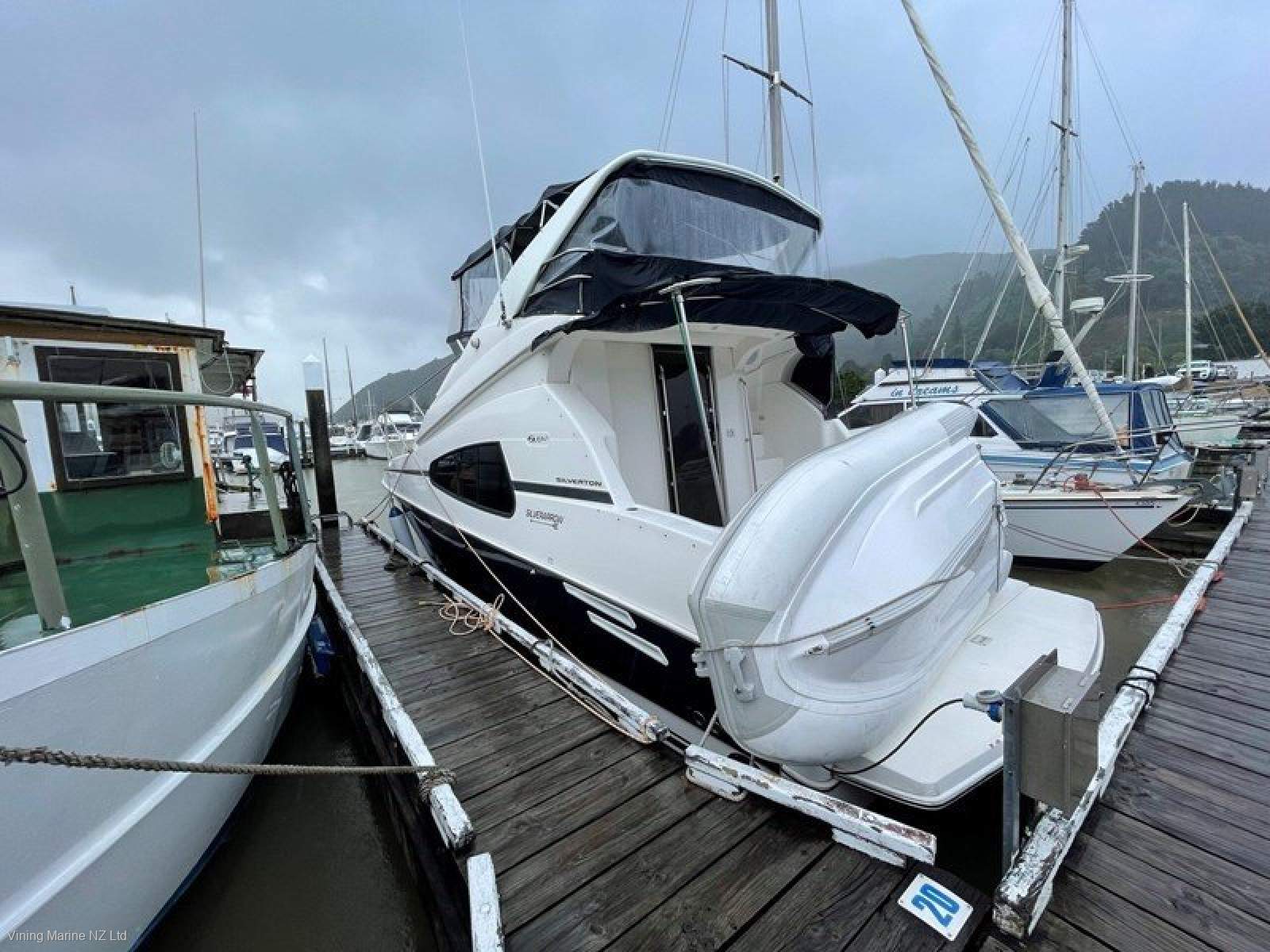 Silverton 330
