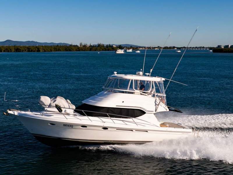 Mustang M43 Flybridge
