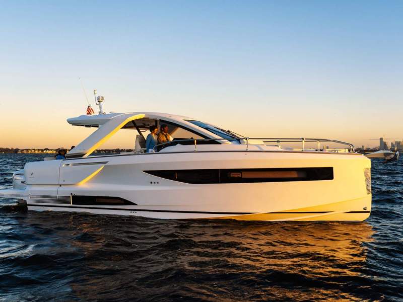 Jeanneau DB 37 Outboard