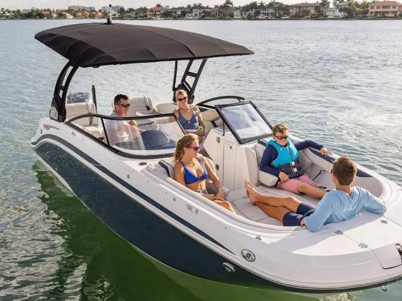 Hurricane Sundeck 2600