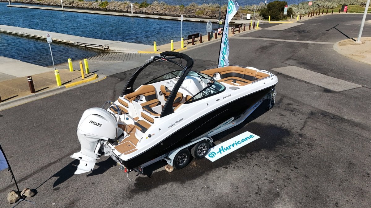 Hurricane Sundeck 2486