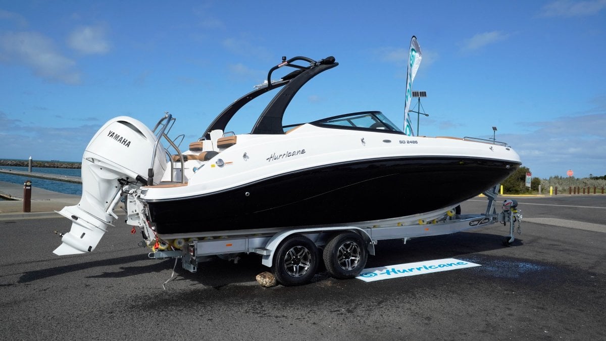 Hurricane Sundeck 2486