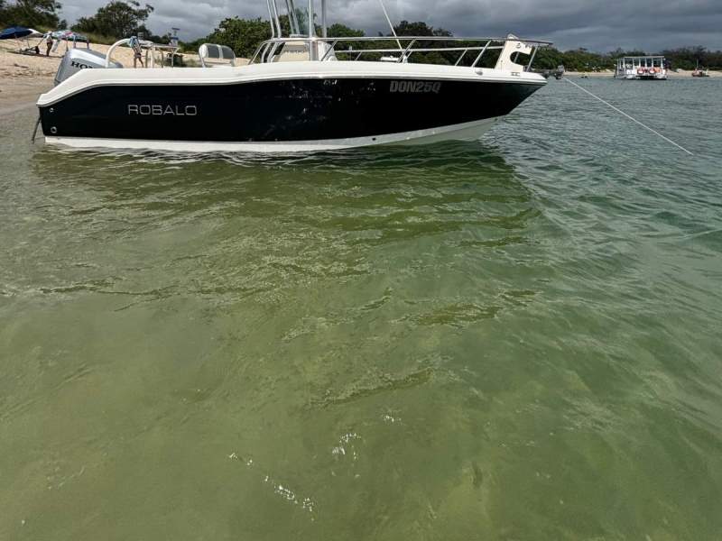 Robalo R200 Robalo r200 centre console