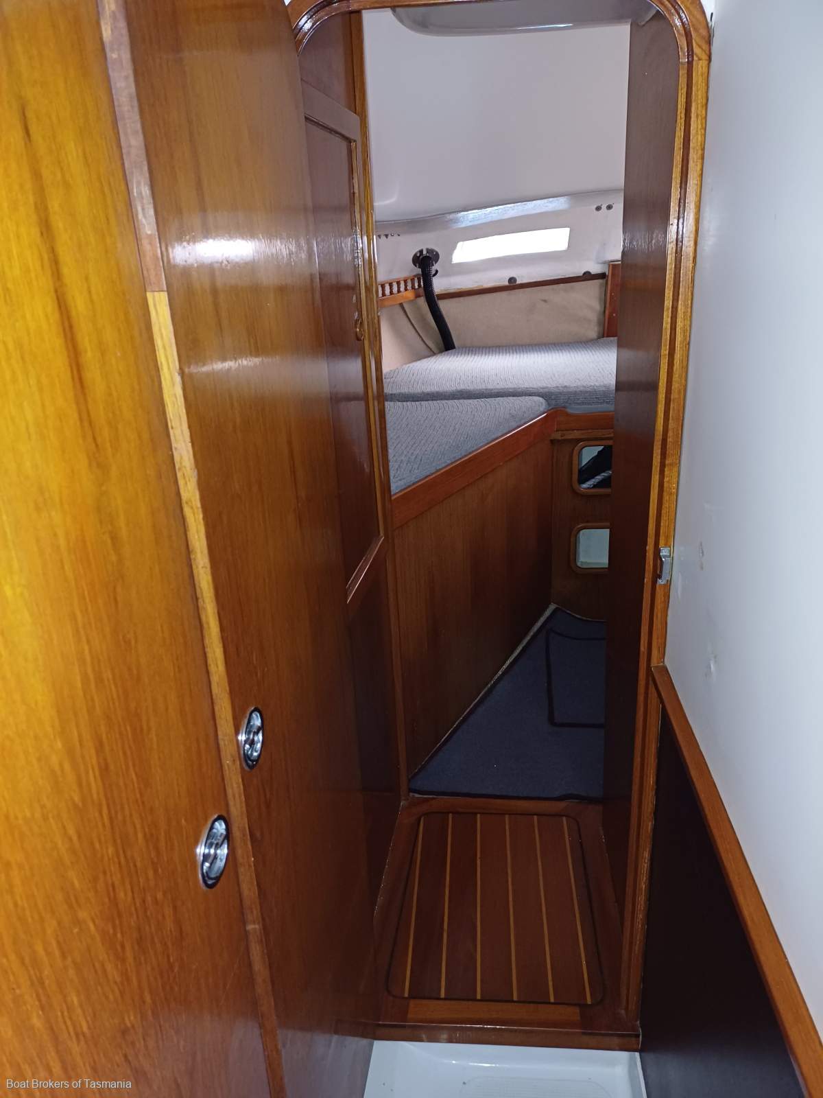 The Shack Jarkan 10.5 Centre cockpit cruising sloop. Boat Brokers of Tasmania