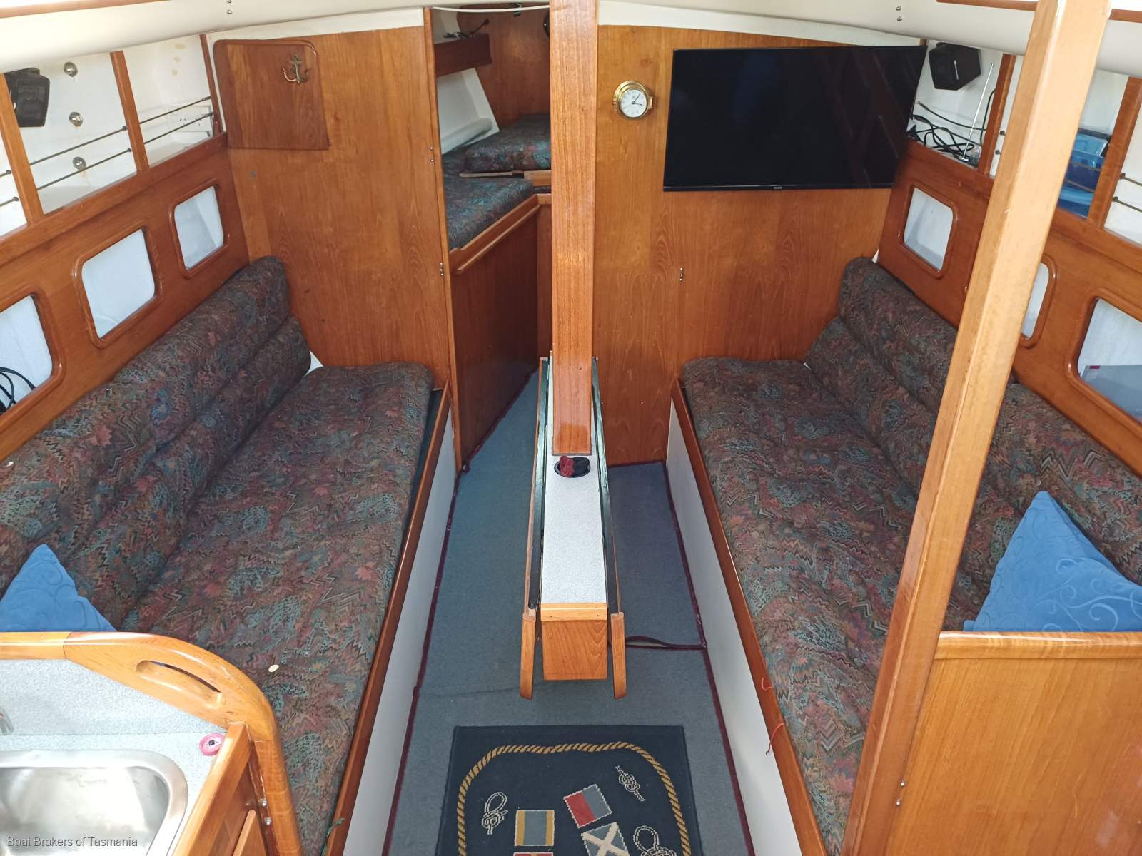 Jarkan 10.5 Centre cockpit cruising sloop.