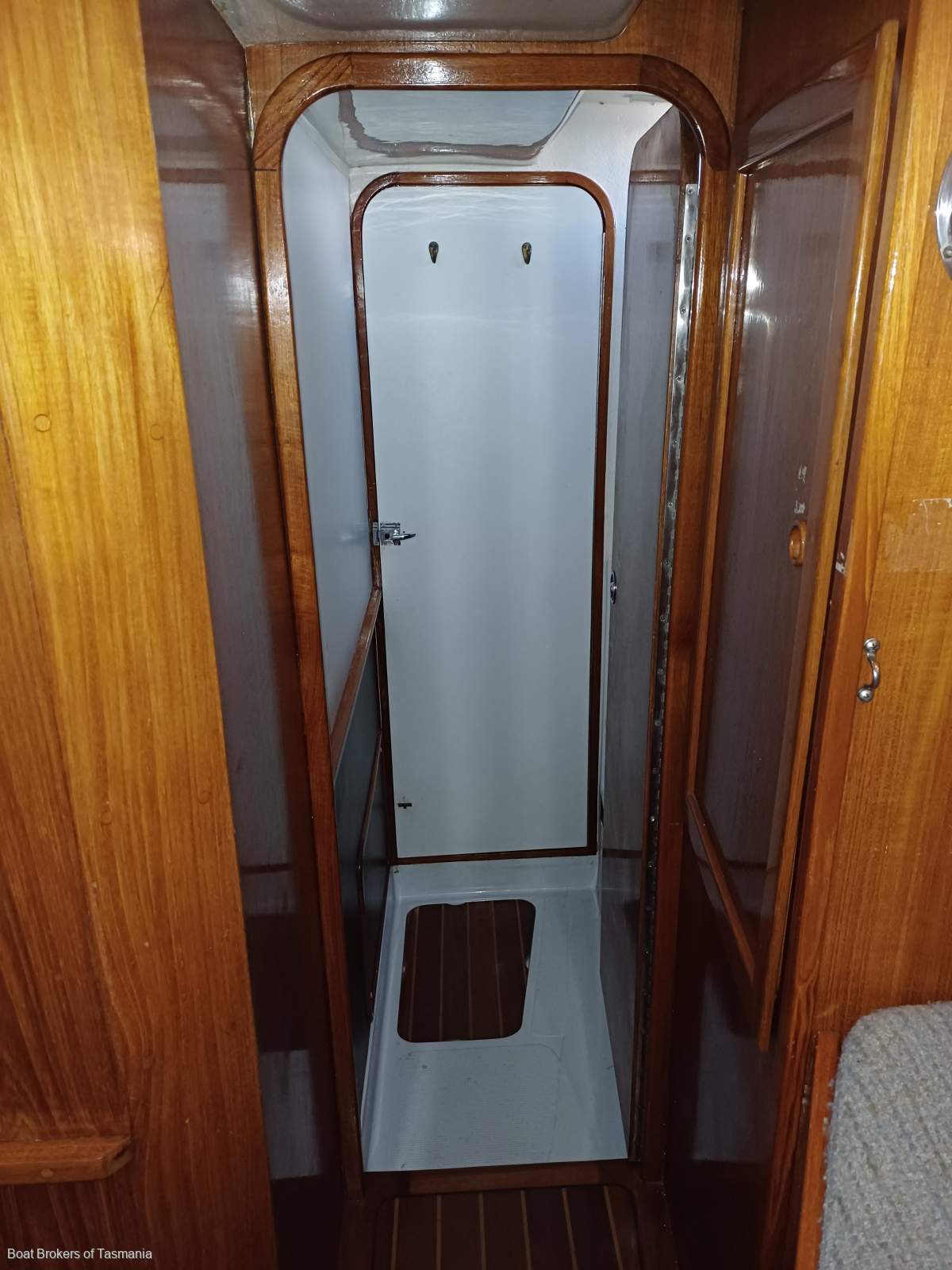 The Shack Jarkan 10.5 Centre cockpit cruising sloop. Boat Brokers of Tasmania