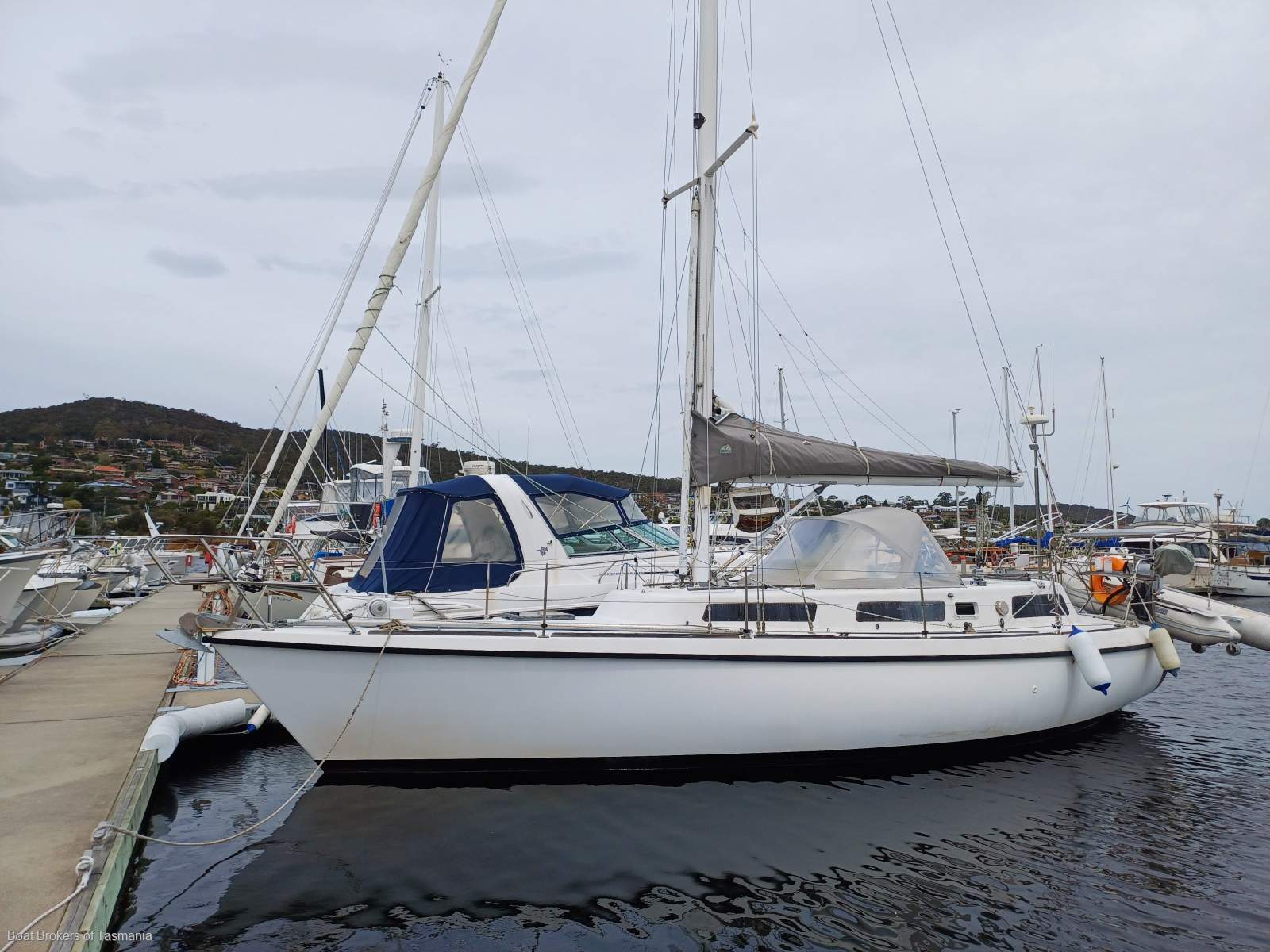 The Shack Jarkan 10.5 Centre cockpit cruising sloop. Boat Brokers of Tasmania