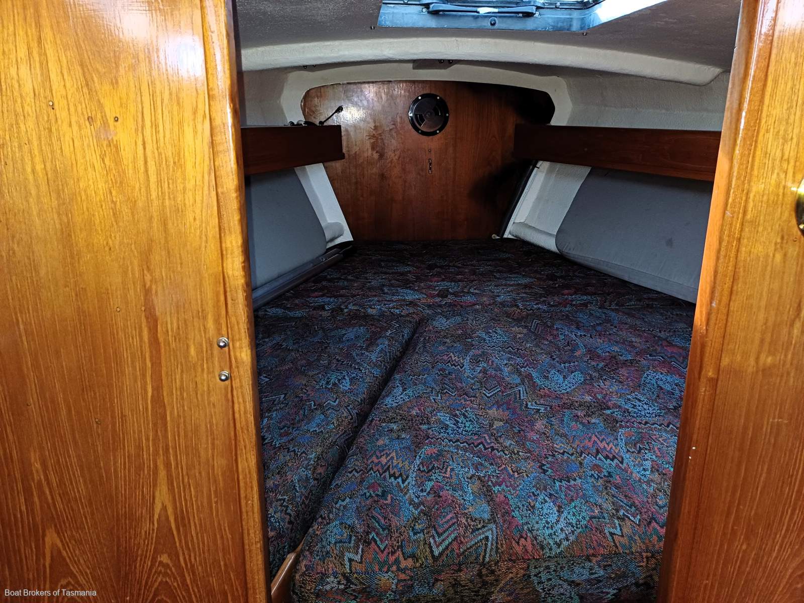 The Shack Jarkan 10.5 Centre cockpit cruising sloop. Boat Brokers of Tasmania
