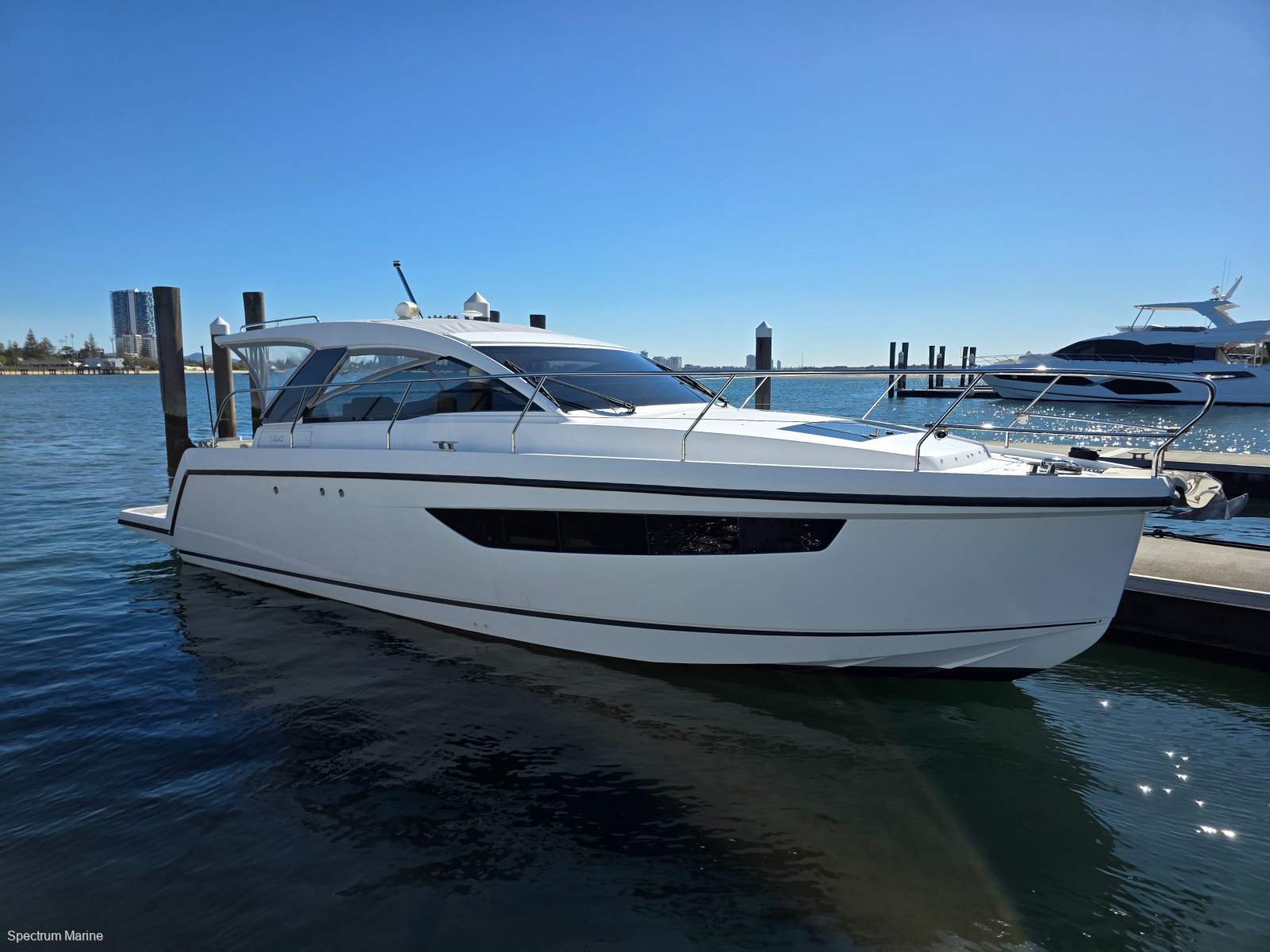 Sealine S330