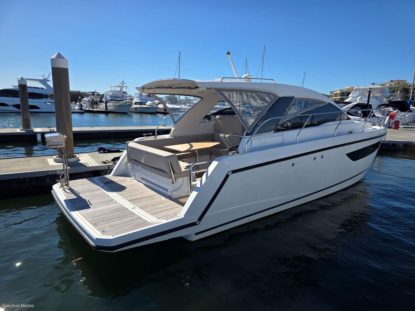 Sealine S330