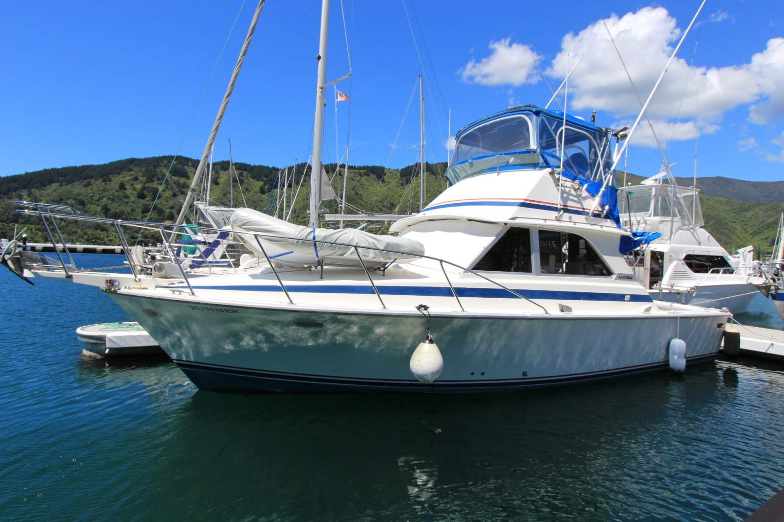 Bertram 35 Flybridge Sports