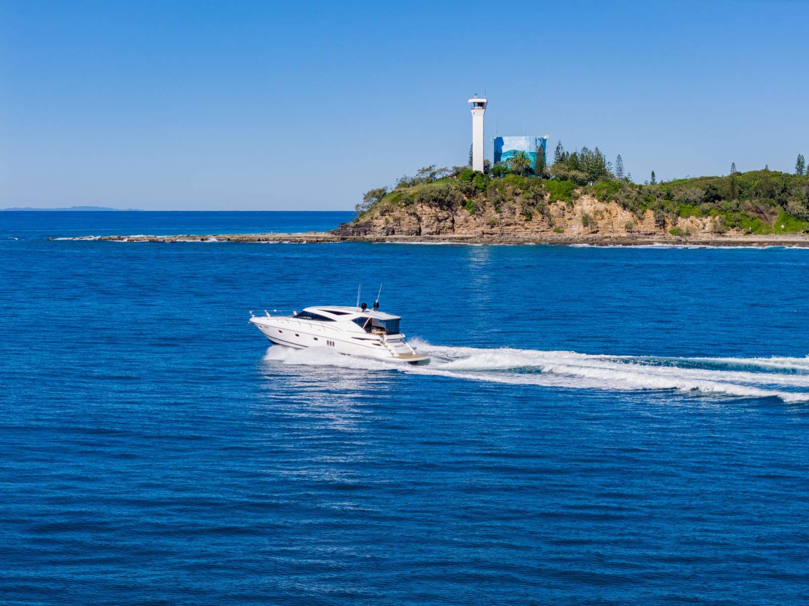 Riviera 5800 Sport Yacht - Total of 1800hp!
