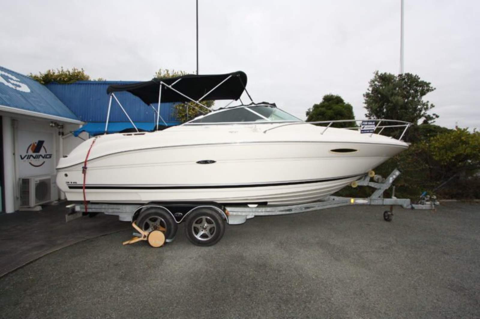 Sea Ray 215 Weekender