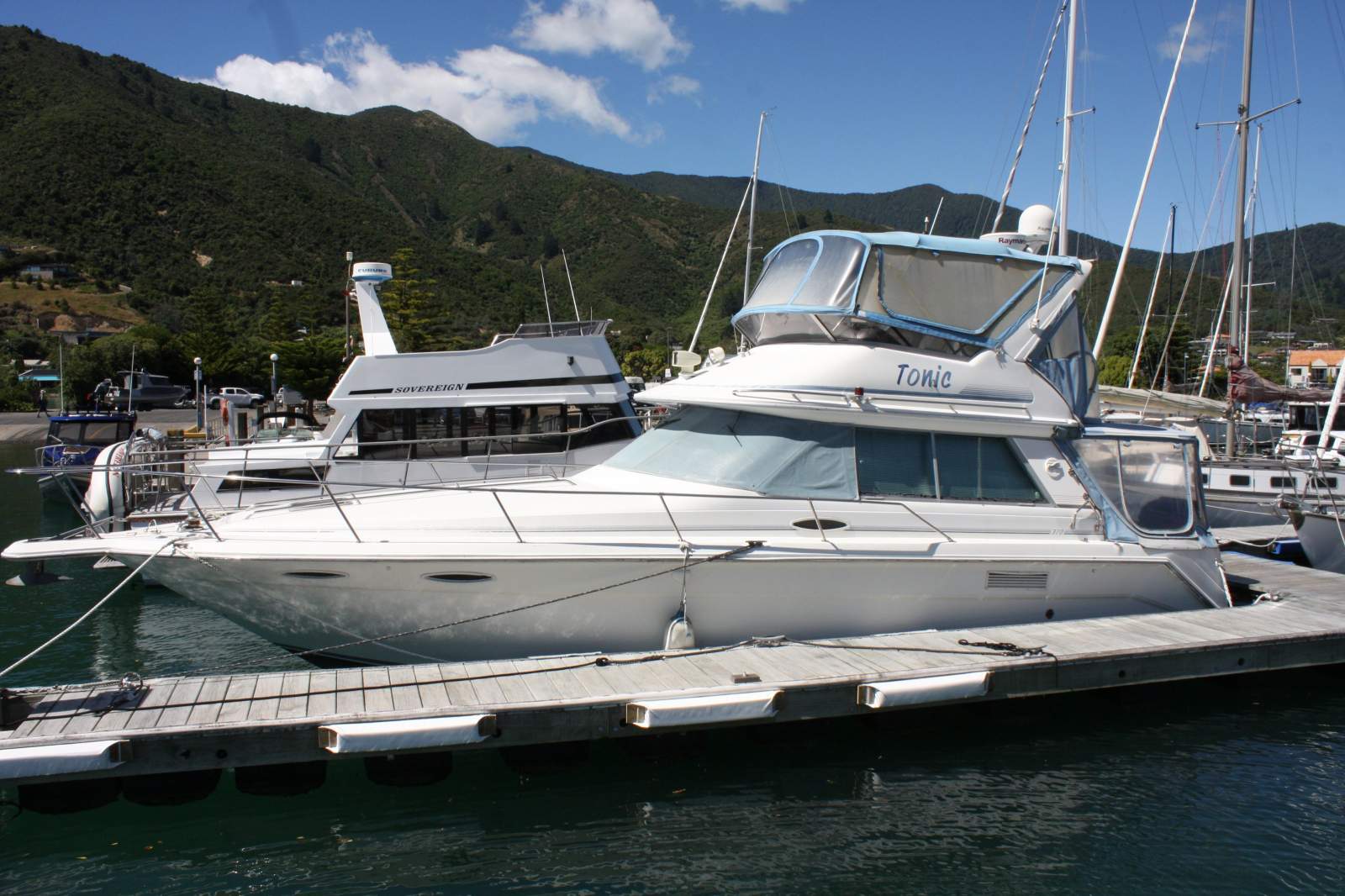 Sea Ray 370 Flybridge