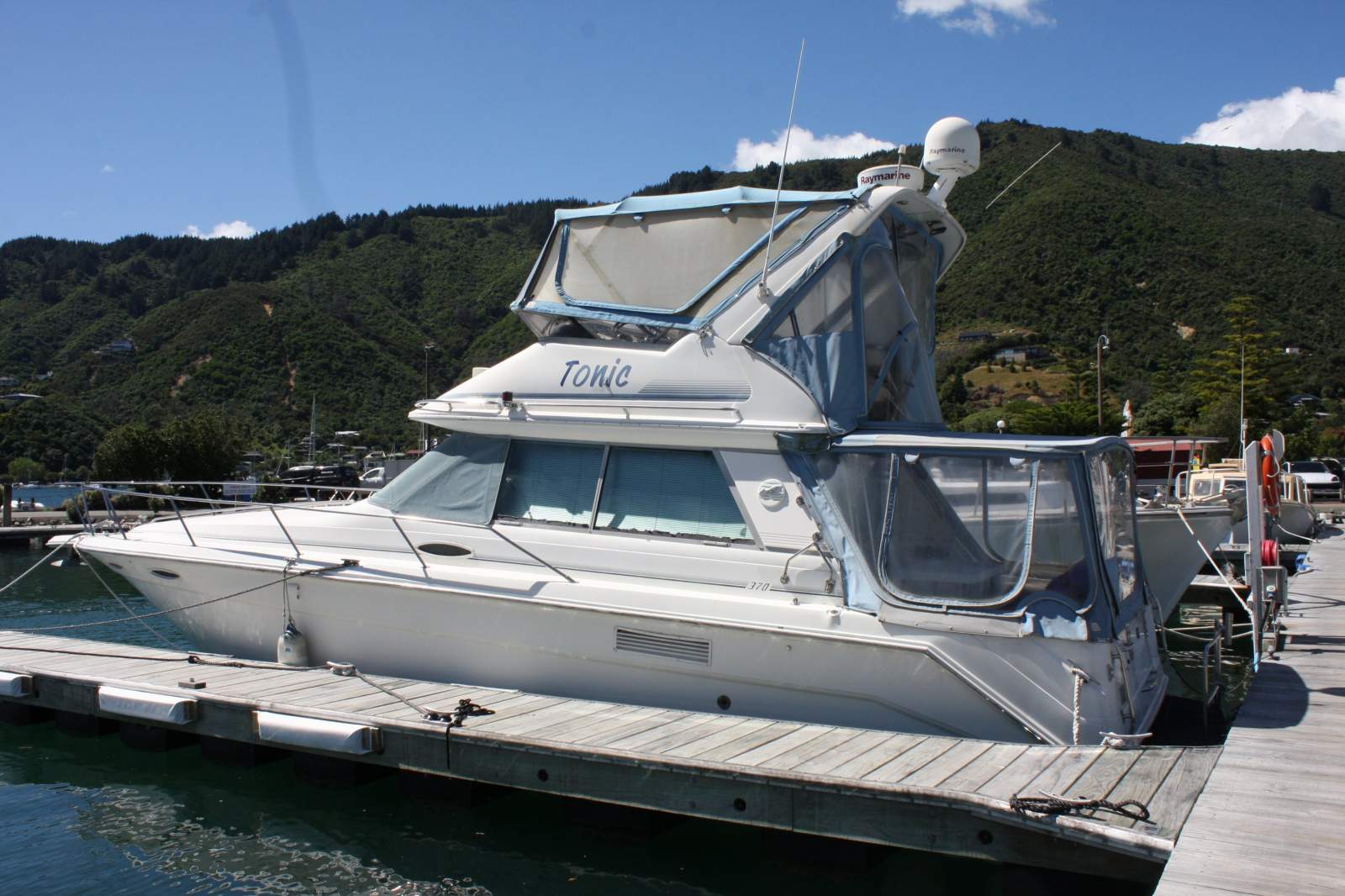 Sea Ray 370 Flybridge