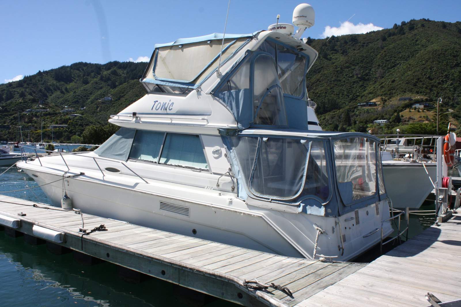 Sea Ray 370 Flybridge