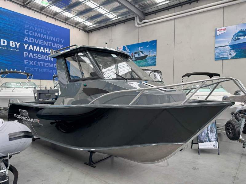 Formosa 675 SRT Half Cabin Hard Top