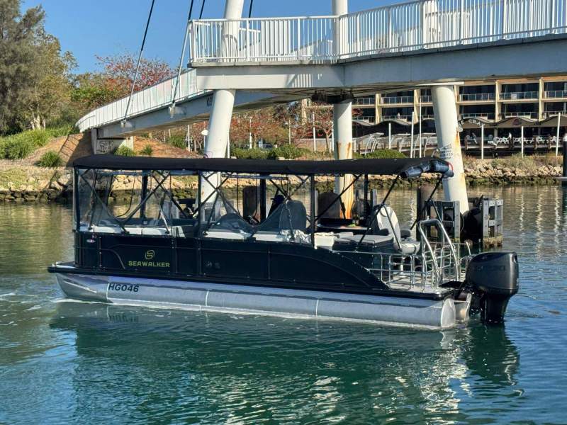 Seawalker 25 Tri-toon (Pontoon) - BRAND NEW