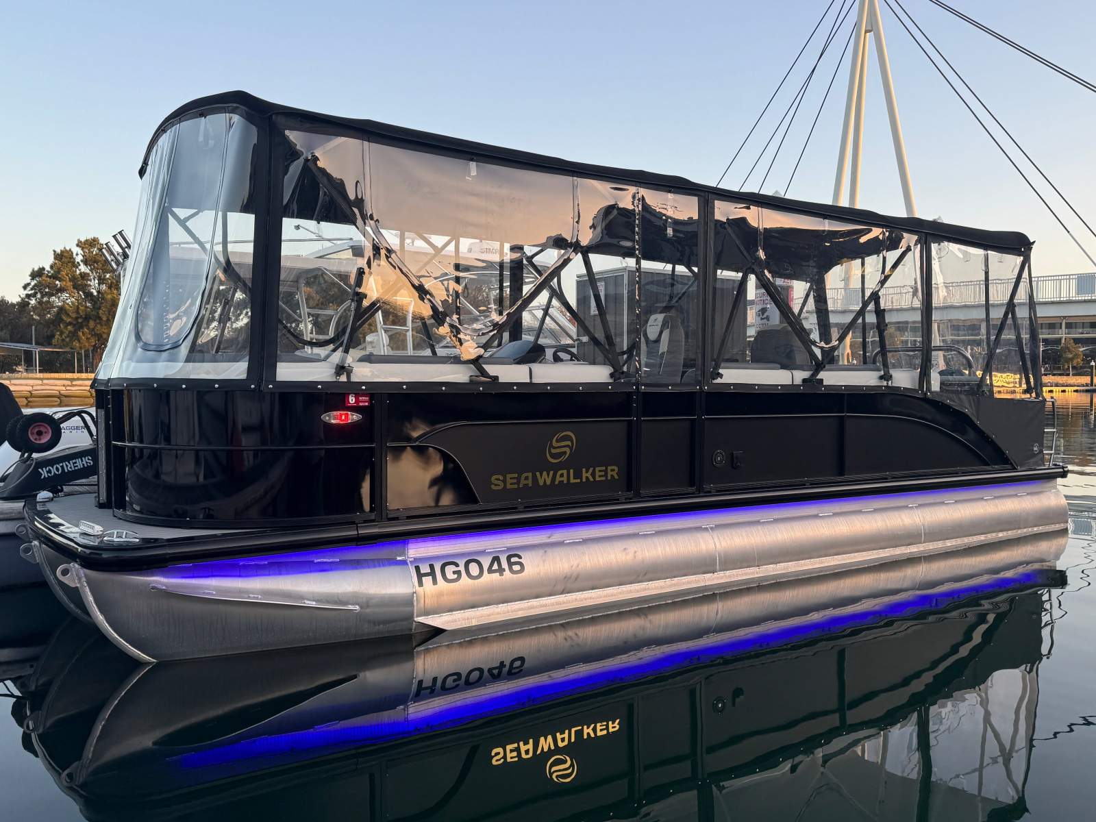 Seawalker 25 Tri-toon (Pontoon) - BRAND NEW