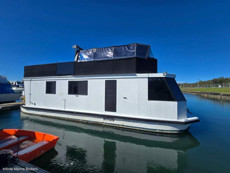 Mc Marine 13m Houseboat - Cat Hulls