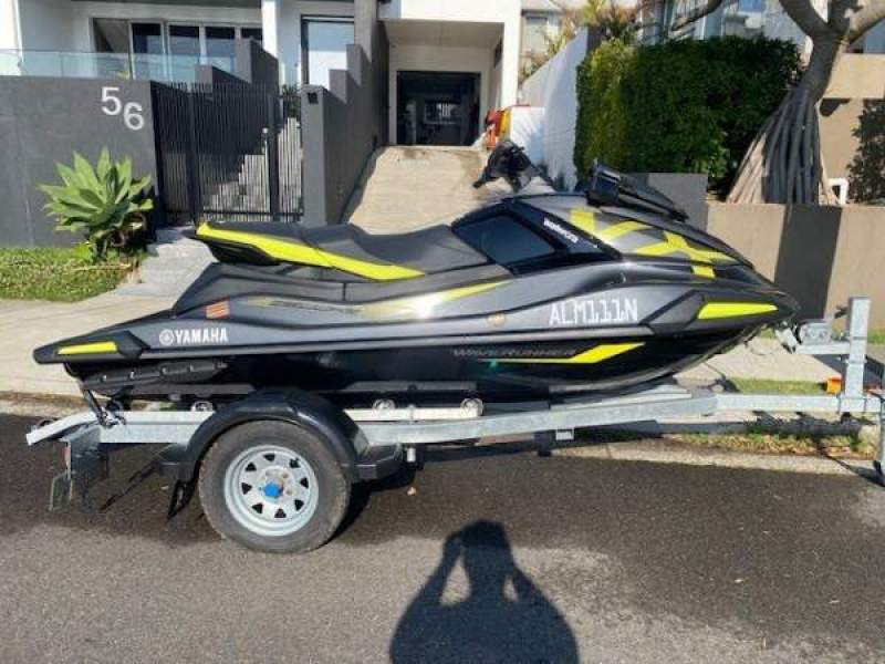 Yamaha VX Deluxe comes with trailer and cover