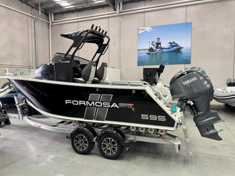 Formosa 595 SRT Centre Cabin Pro Deck