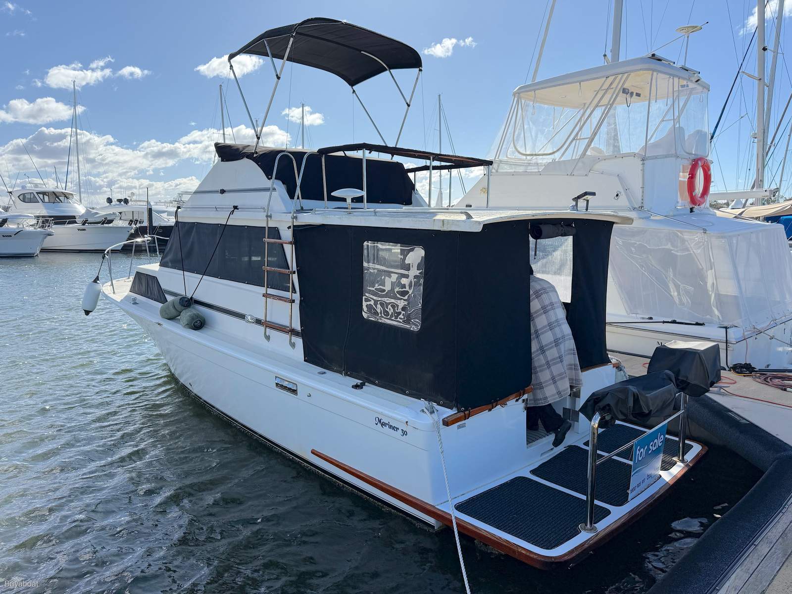 Riviera 30 Flybridge