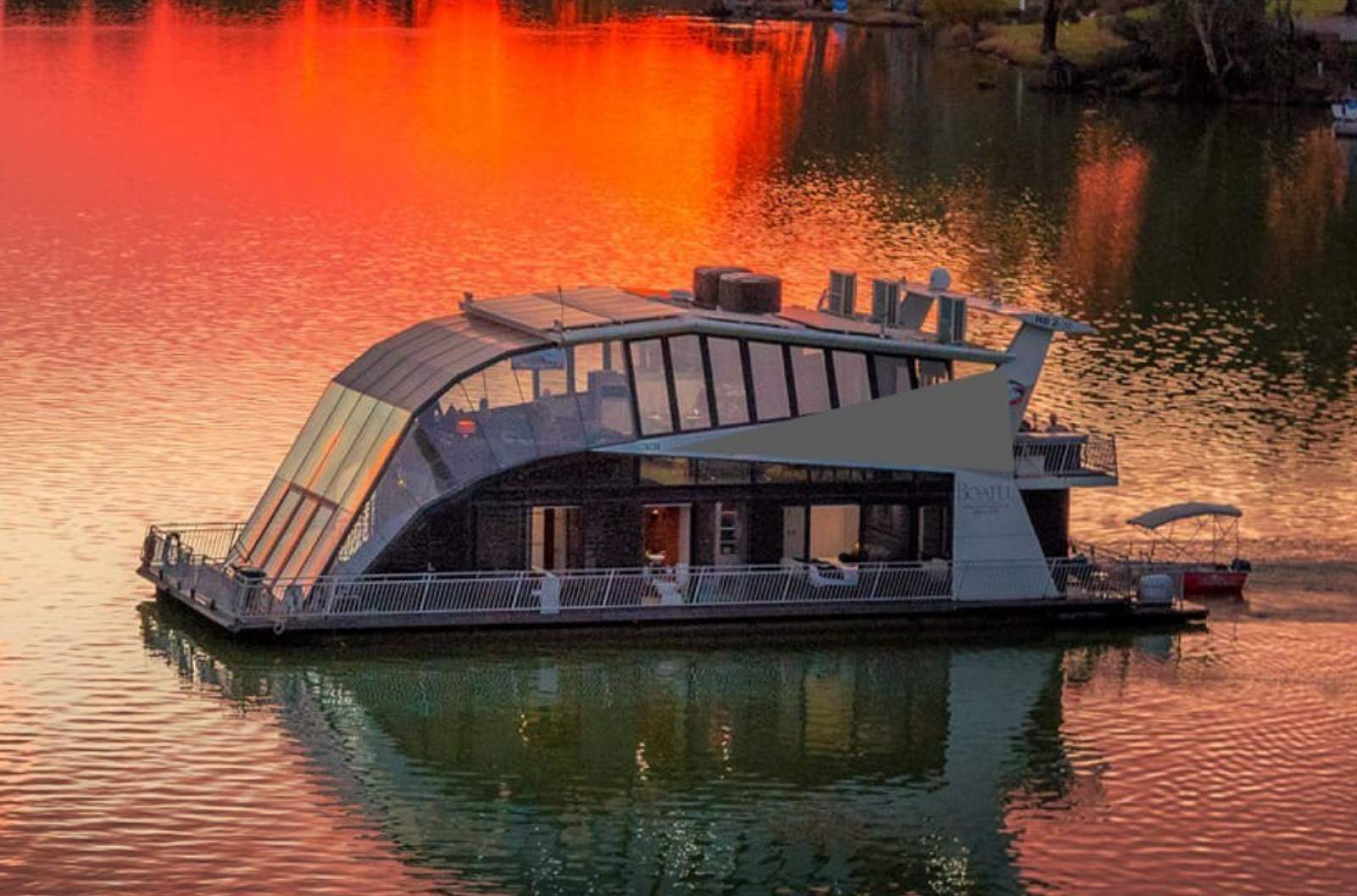 River Dream Boatel