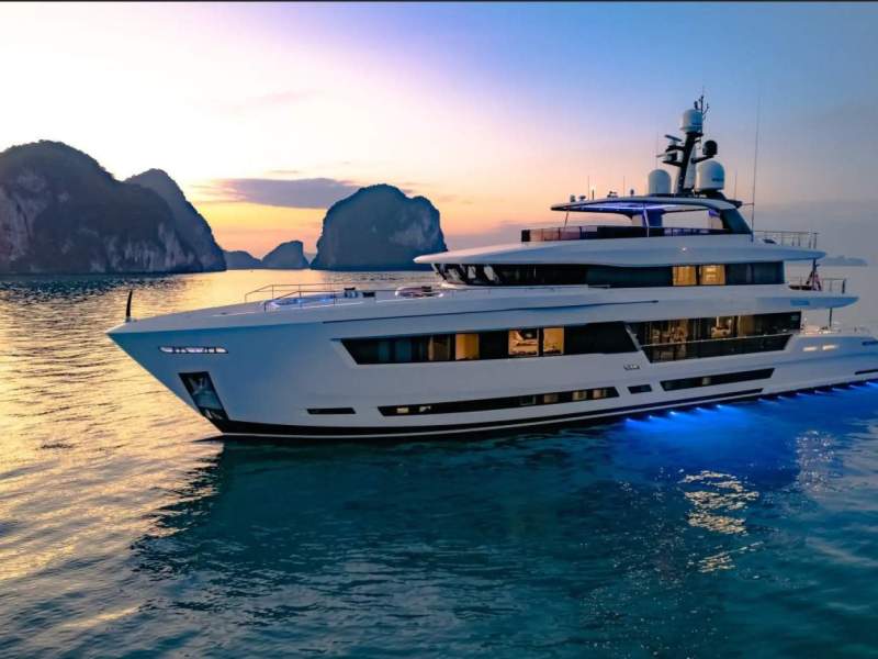 Muir 42 Superyacht