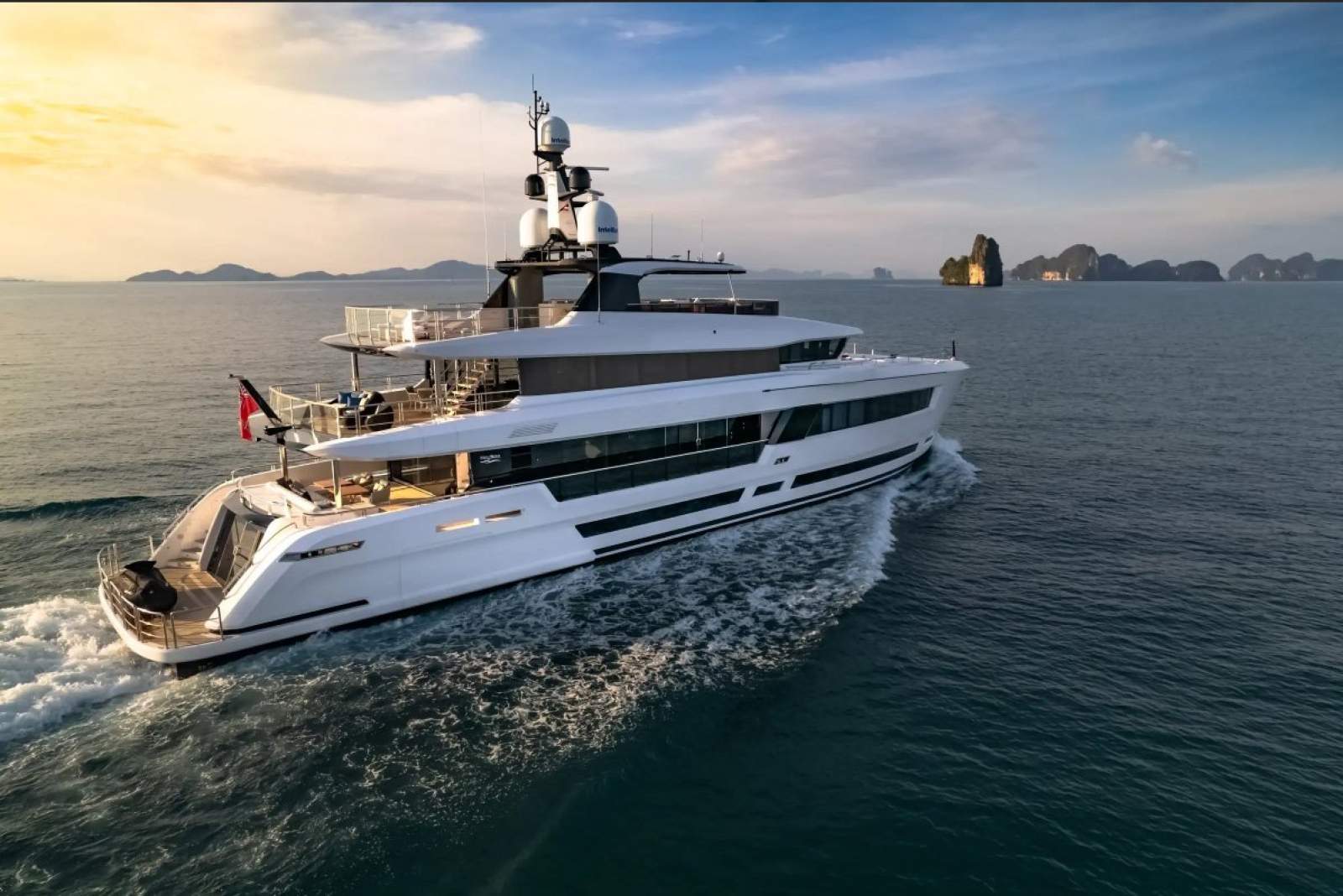 Muir 42 Superyacht