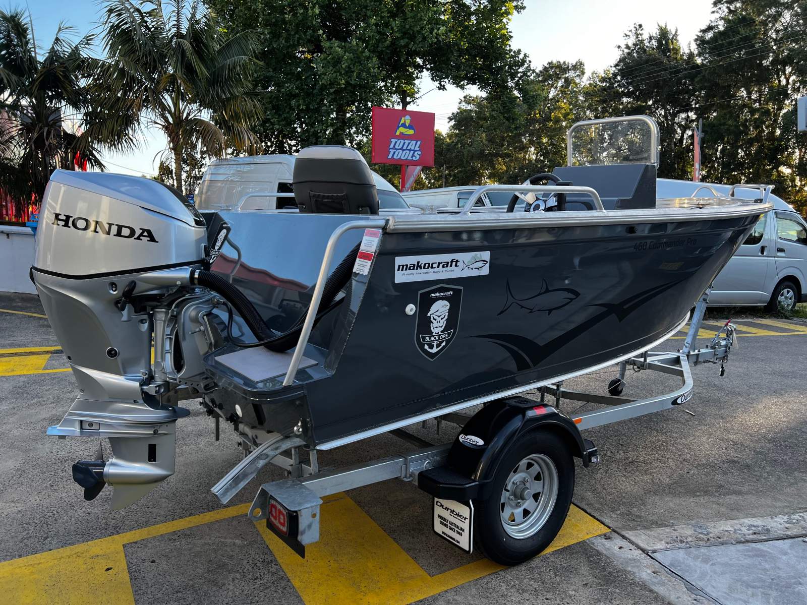 New Makocraft 460 Commander Pro Side Console