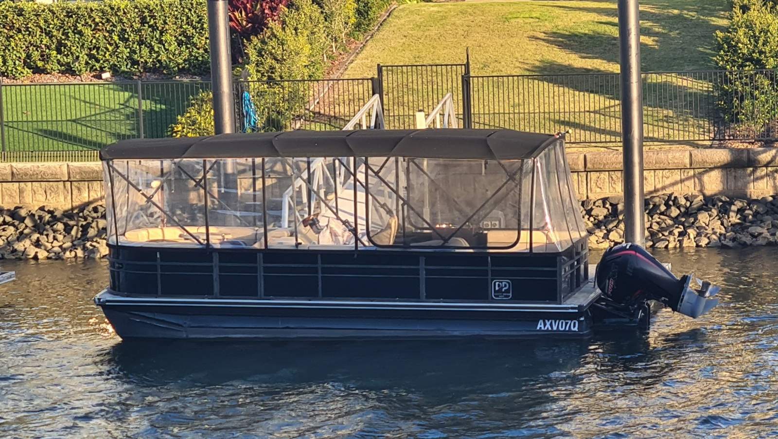 Platinum Pontoon Boats 22 Platinum Triple Hull:Platinum 22 Triple Pontoon