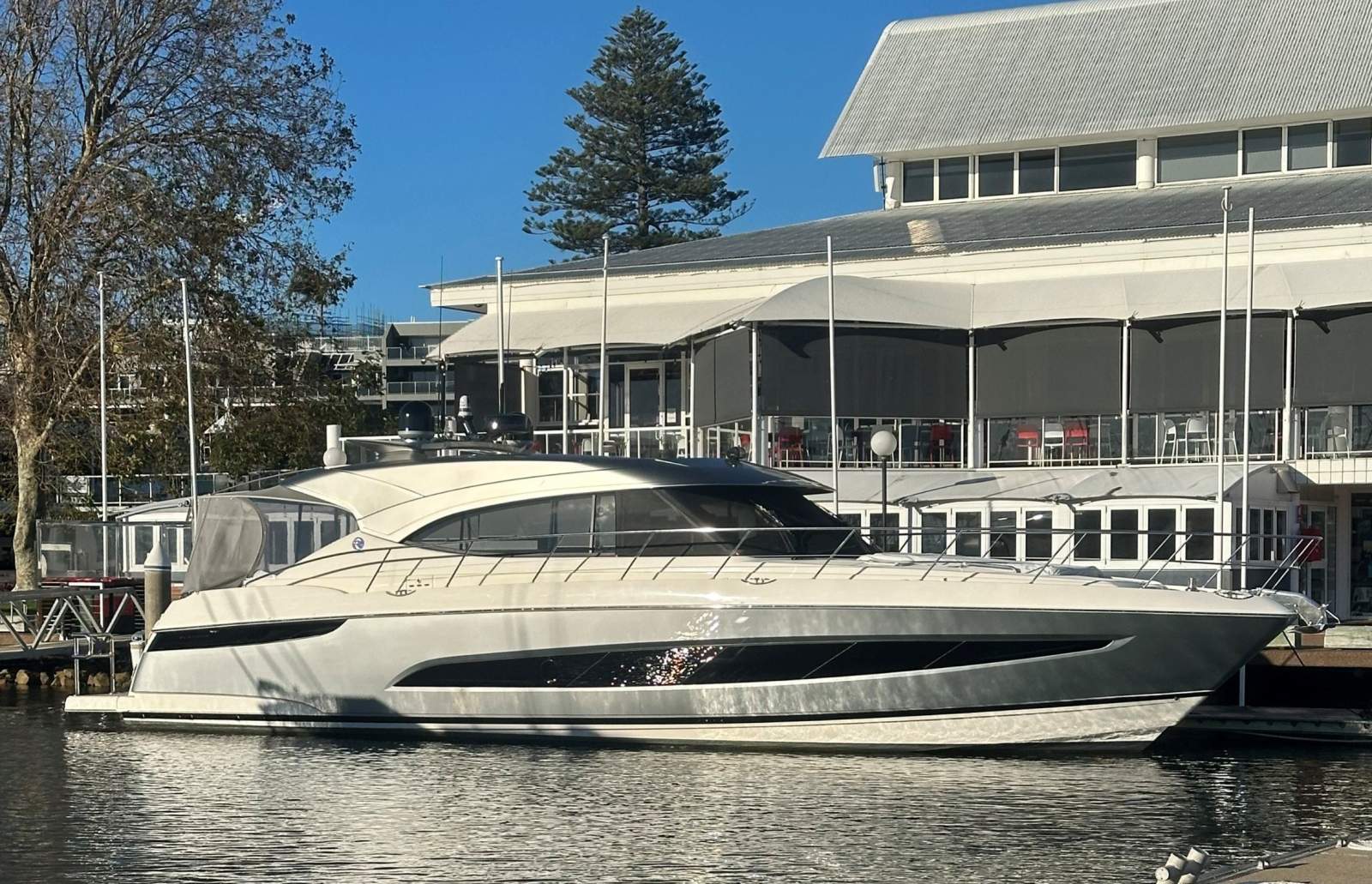 Riviera 5400 Sport Yacht Platinum Edition