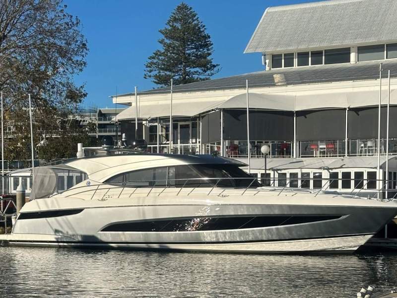 Riviera 5400 Sport Yacht Platinum Edition