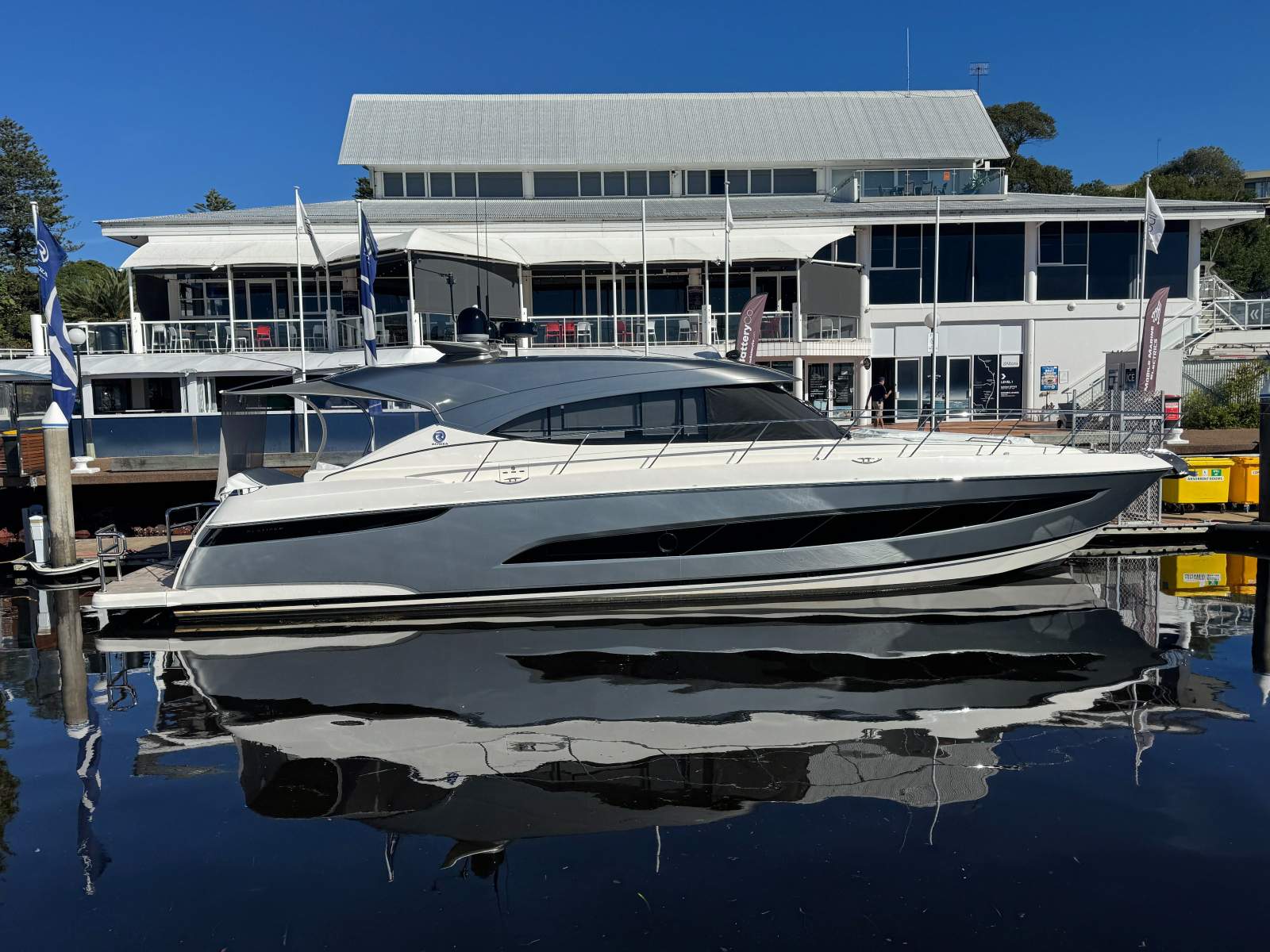 Riviera 5400 Sport Yacht Platinum Edition