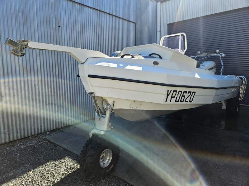 Sealegs 6.1 D-Tube All Wheel Drive. Aluminium. Centre Console