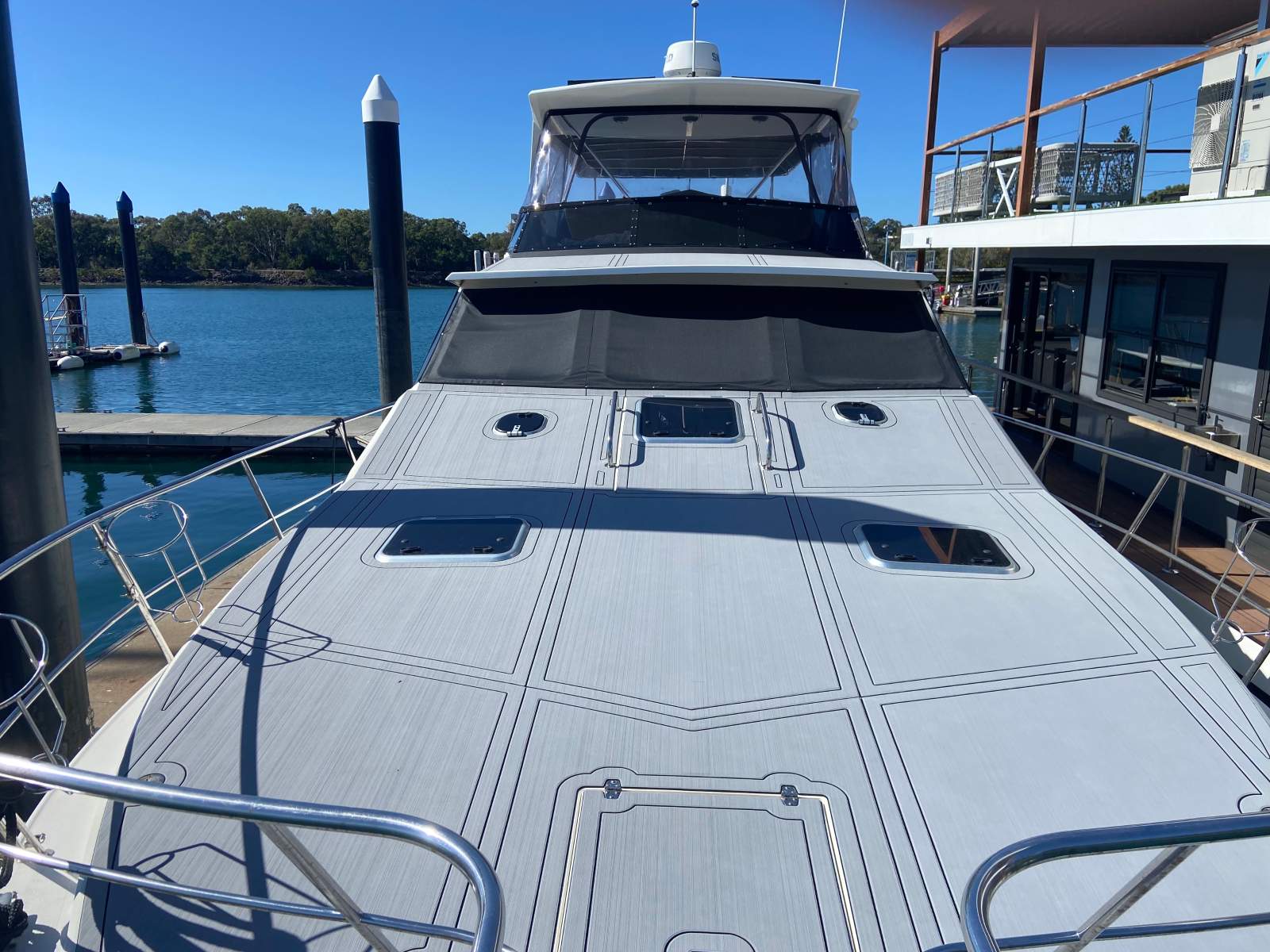 Ocean Trek 42 Flybridge