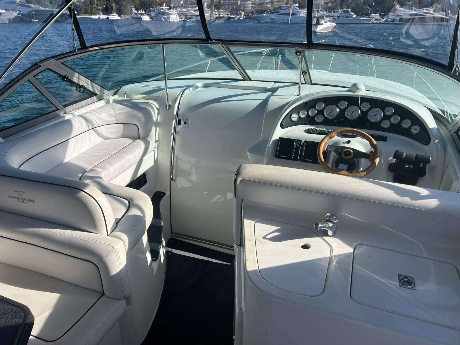 Mustang 3200 Sportscruiser LC