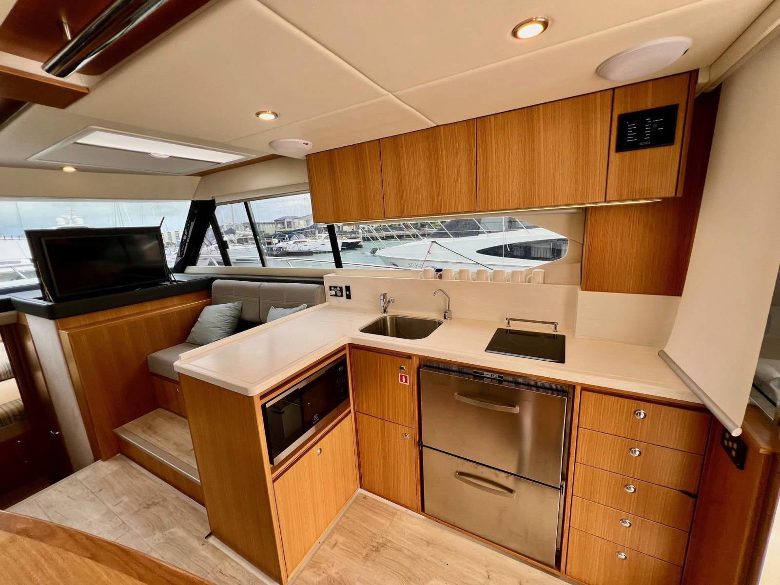  Riviera 395 SUV Boat Brokers of Tasmania