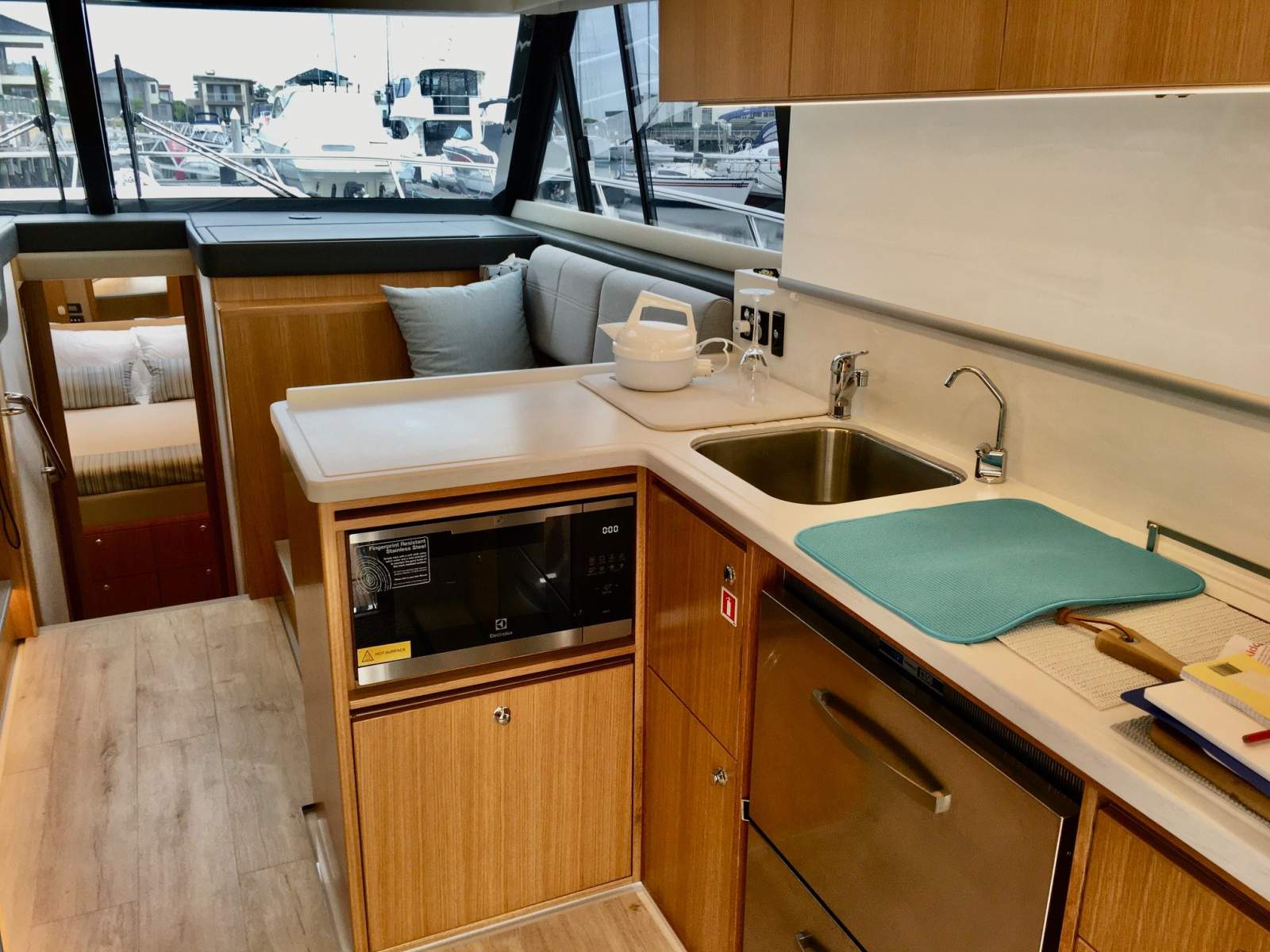  Riviera 395 SUV Boat Brokers of Tasmania