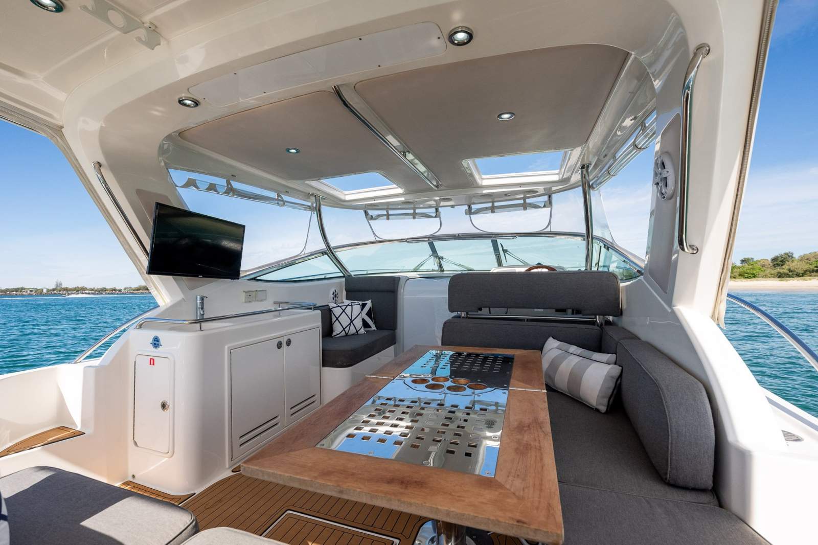 Riviera M400 Sports Cruiser