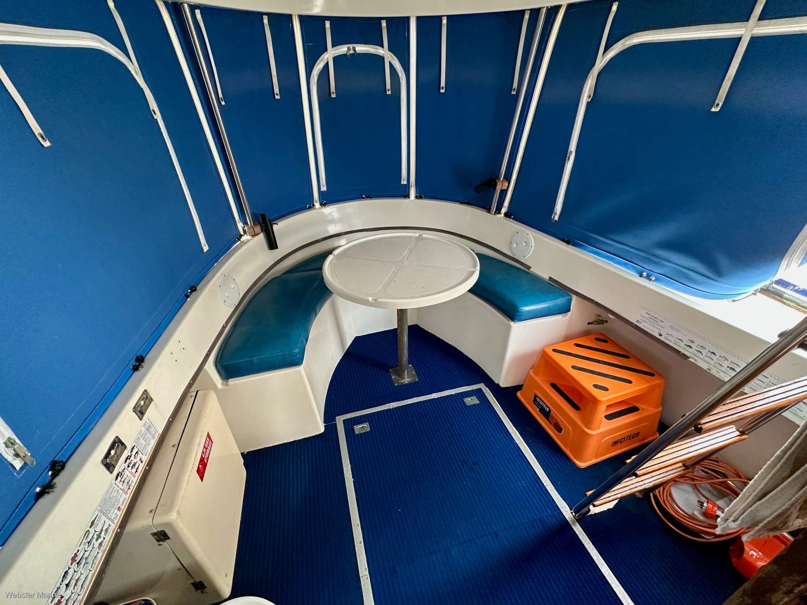 Cuddles 30 Flybridge Cruiser