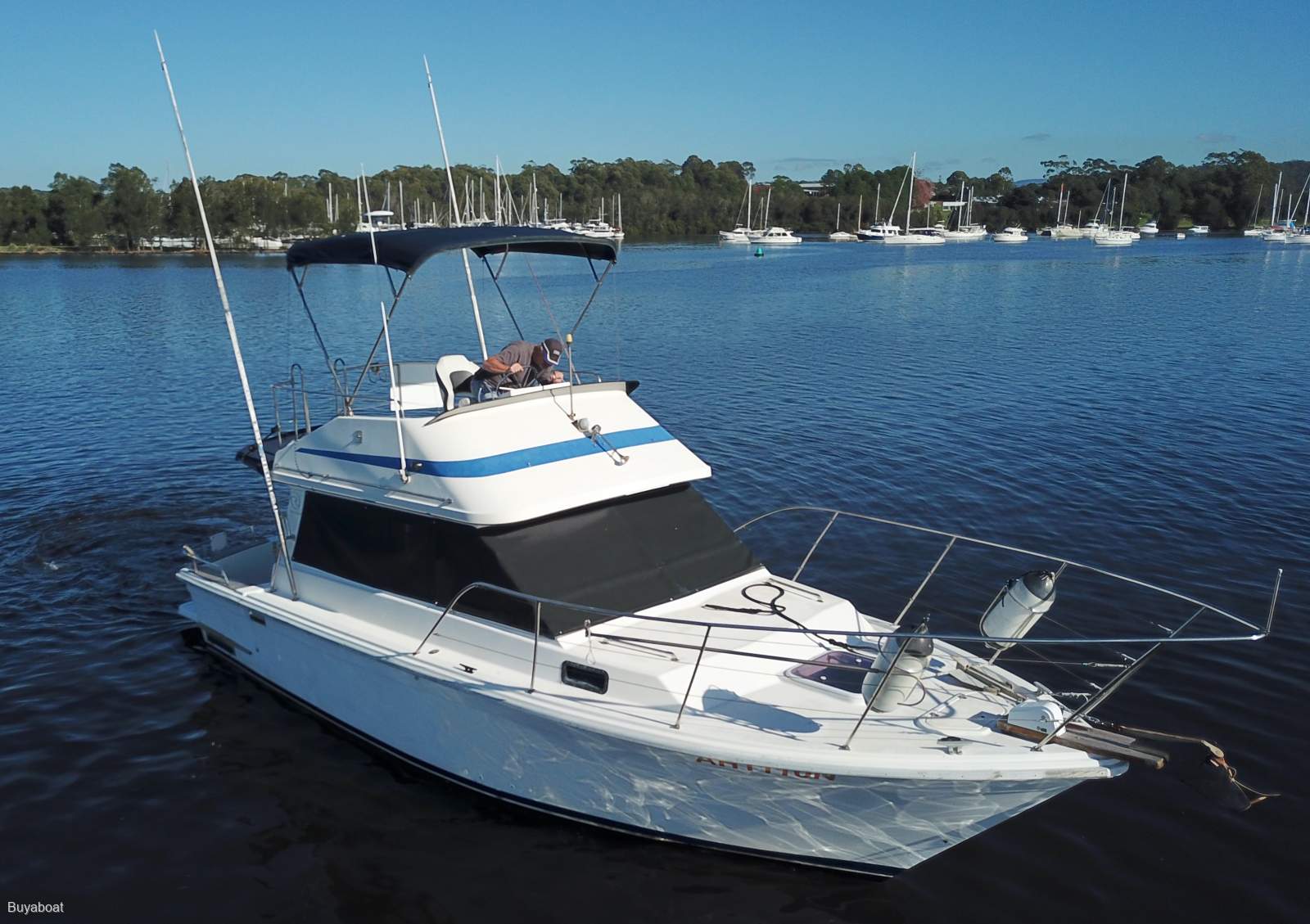 Riviera 30 Flybridge