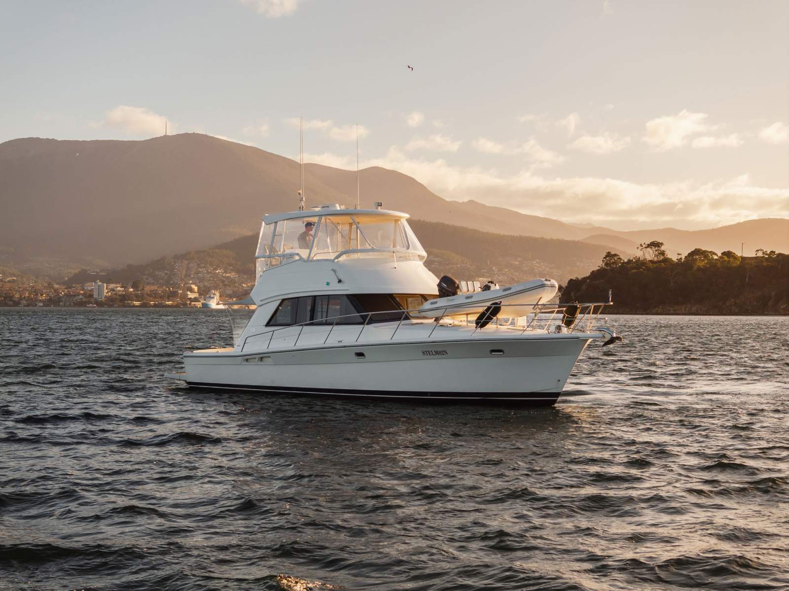 Riviera 43 Flybridge