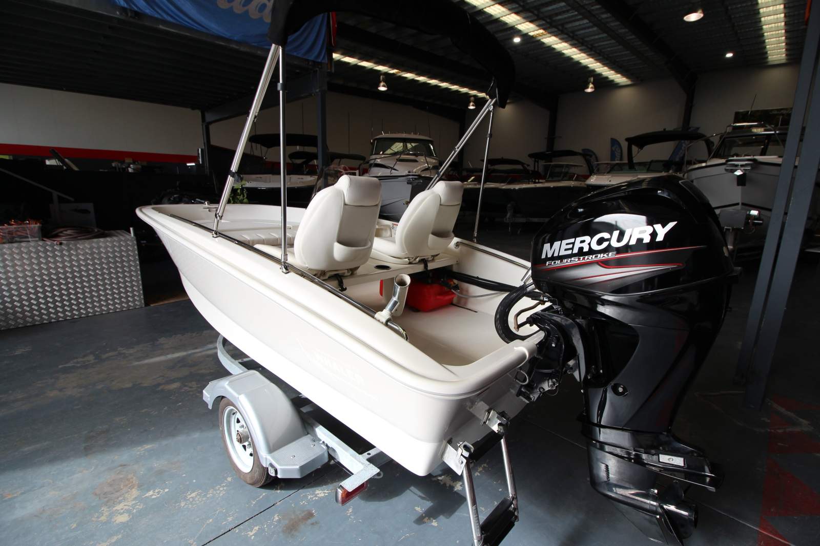 Boston Whaler 130 Super Sport Side Console