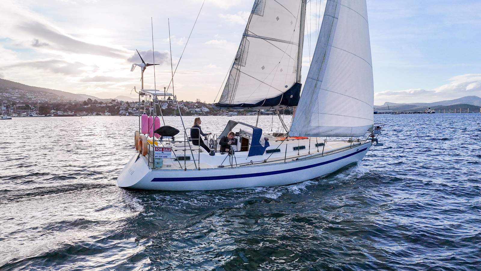 Mottle 33 CAPABLE AND COMFORTABLE CRUISER/RACER!