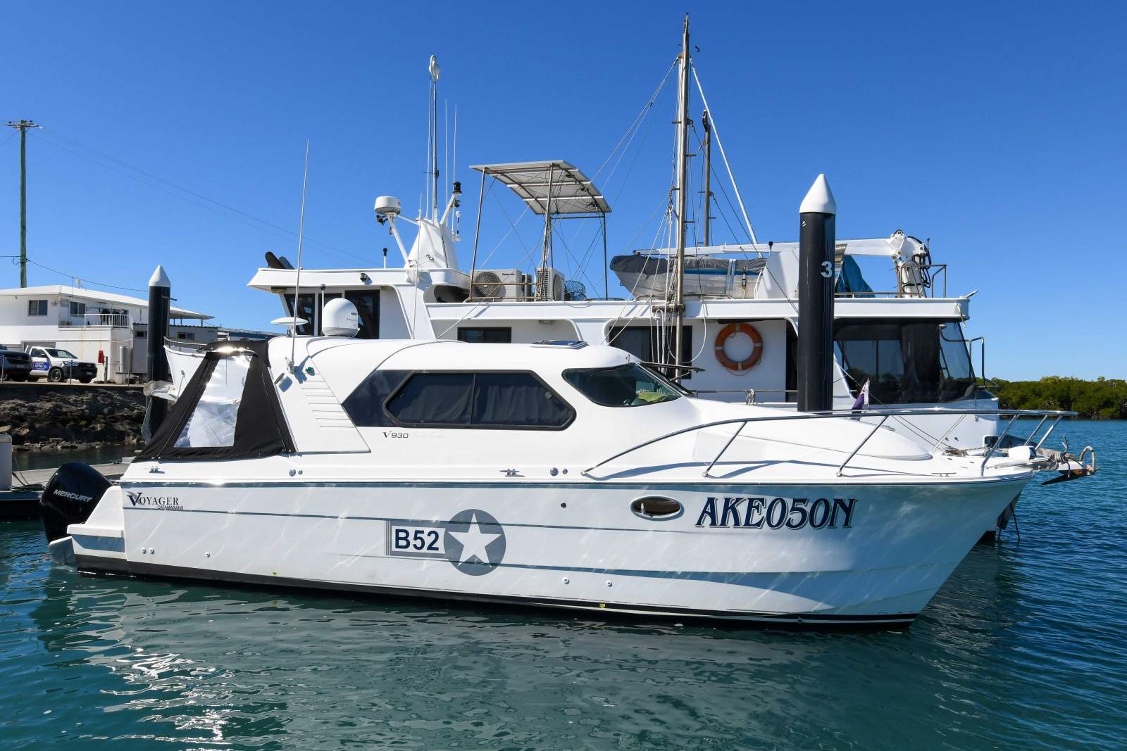 Voyager V930 Sports Cruiser Power Catamaran