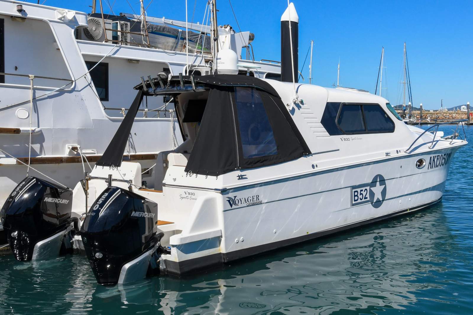 Voyager V930 Sports Cruiser Power Catamaran