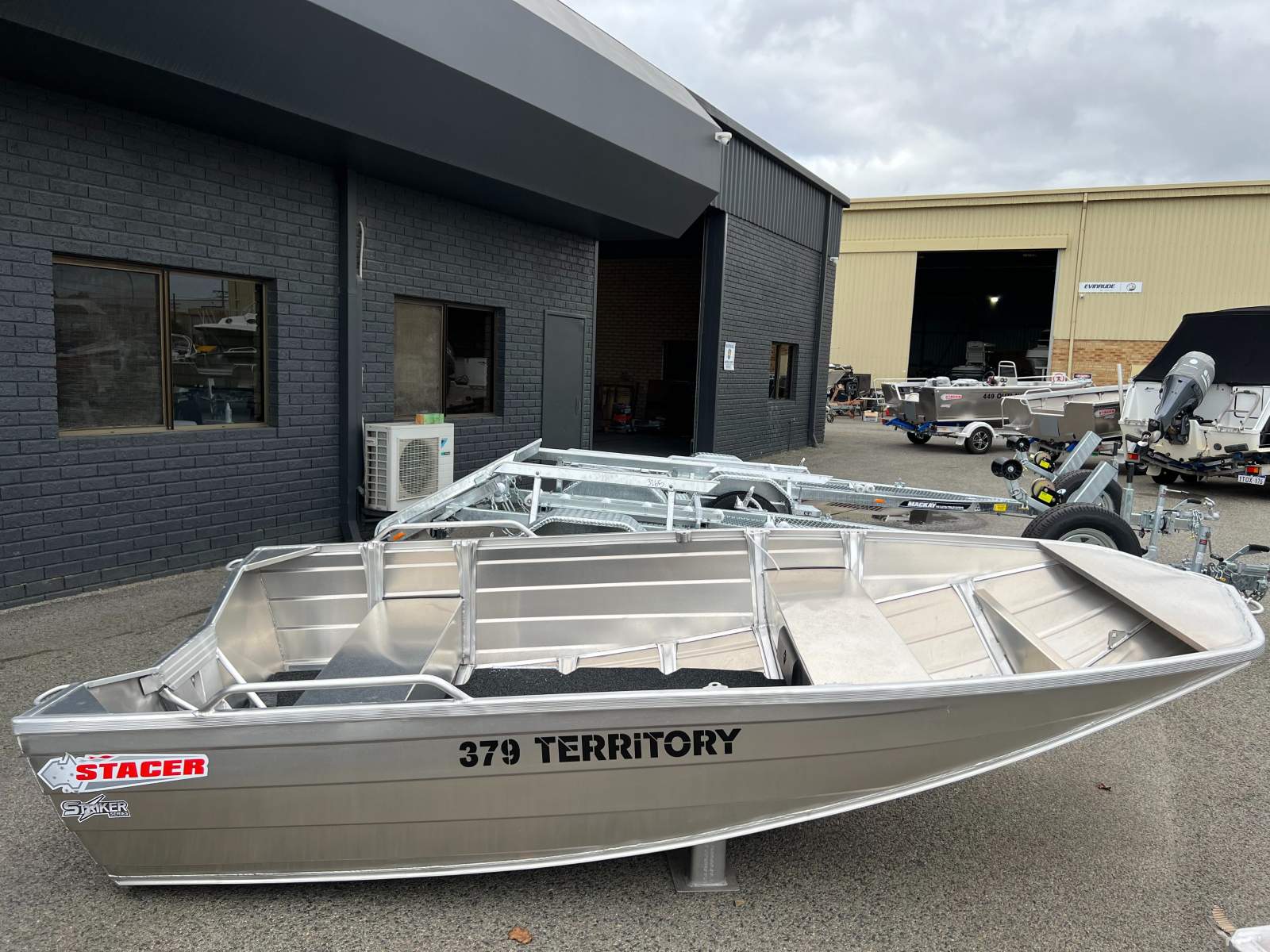 Stacer 379 Territory Striker