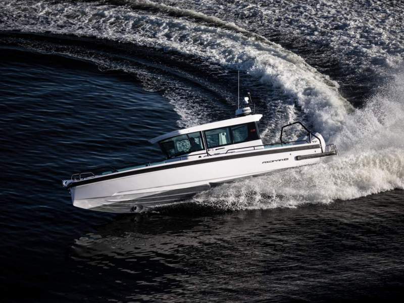 Axopar 28 Cabin - Gen III model with aft cabin layout